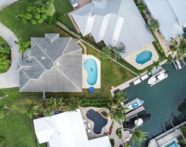 72 Waterway Road - Photo Thumbnail 3
