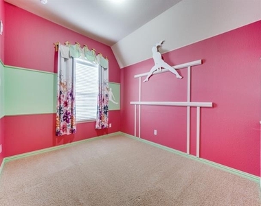 7778 Amberdale Lane - Photo Thumbnail 11