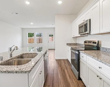 2117 Prairie Lane - Photo Thumbnail 7