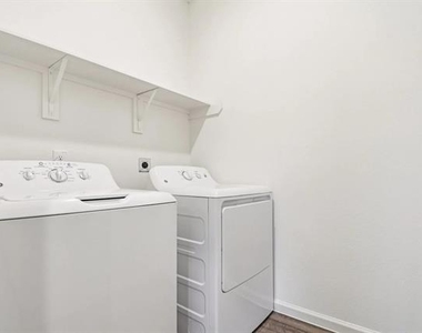2117 Prairie Lane - Photo Thumbnail 9