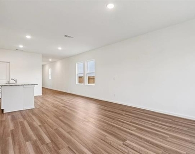 2117 Prairie Lane - Photo Thumbnail 8