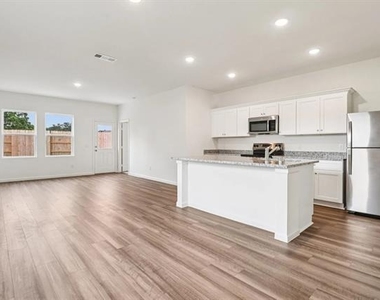 2117 Prairie Lane - Photo Thumbnail 5