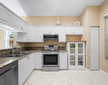 5021 S La Sedona Circle - Photo Thumbnail 11