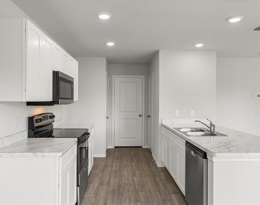 293 Victory Drive - Photo Thumbnail 7