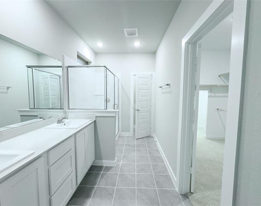 566 Silver Springs Lane - Photo Thumbnail 9
