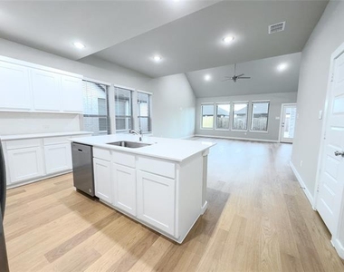 566 Silver Springs Lane - Photo Thumbnail 3
