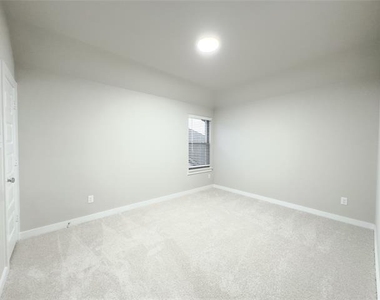566 Silver Springs Lane - Photo Thumbnail 14
