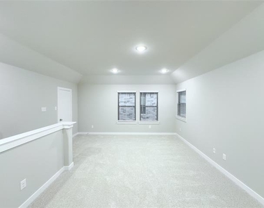 566 Silver Springs Lane - Photo Thumbnail 8
