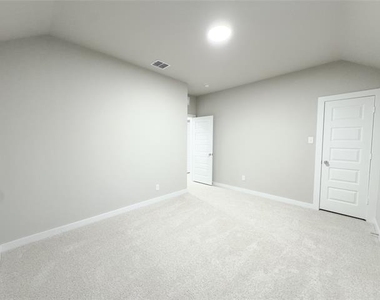 566 Silver Springs Lane - Photo Thumbnail 10