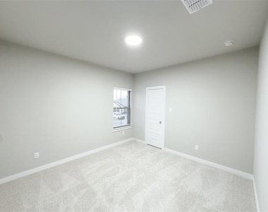 566 Silver Springs Lane - Photo Thumbnail 17
