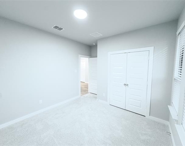 566 Silver Springs Lane - Photo Thumbnail 6