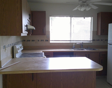 1350 Se La Haven Court - Photo Thumbnail 6