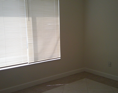1350 Se La Haven Court - Photo Thumbnail 11