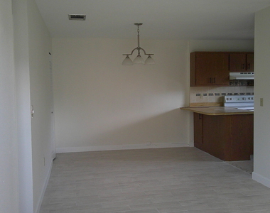 1350 Se La Haven Court - Photo Thumbnail 3