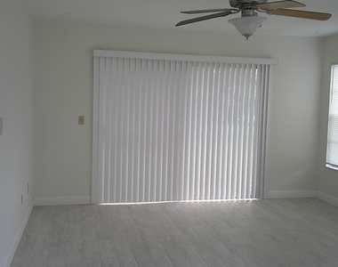1350 Se La Haven Court - Photo Thumbnail 4