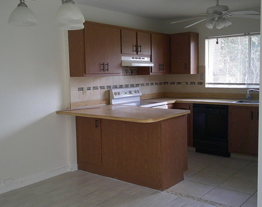 1350 Se La Haven Court - Photo Thumbnail 5