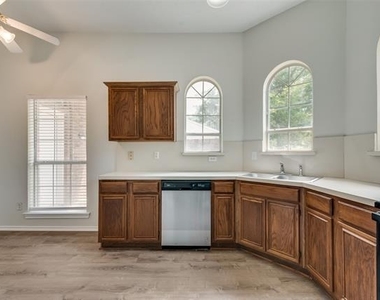 109 Brockway Drive - Photo Thumbnail 7