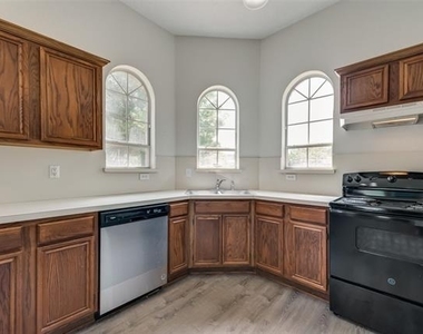 109 Brockway Drive - Photo Thumbnail 6