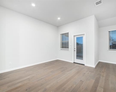 1820 Briar Rose Drive - Photo Thumbnail 5