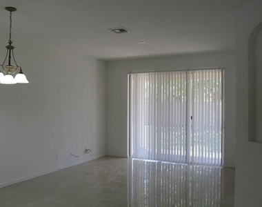 1804 Sw Jamesport Drive - Photo Thumbnail 9