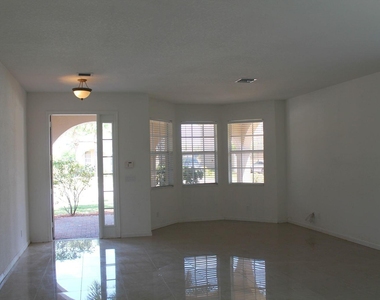 1804 Sw Jamesport Drive - Photo Thumbnail 4