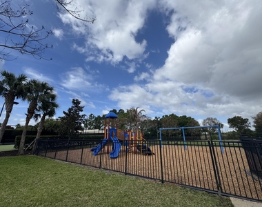 1804 Sw Jamesport Drive - Photo Thumbnail 36