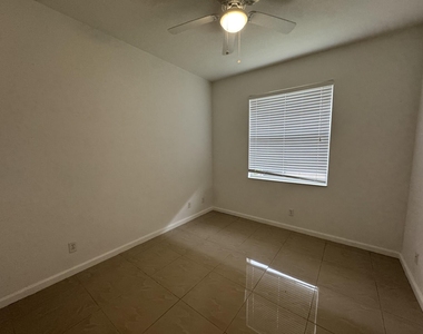 1804 Sw Jamesport Drive - Photo Thumbnail 30