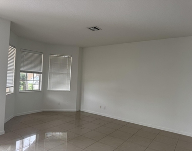 1804 Sw Jamesport Drive - Photo Thumbnail 2