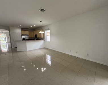 1804 Sw Jamesport Drive - Photo Thumbnail 7