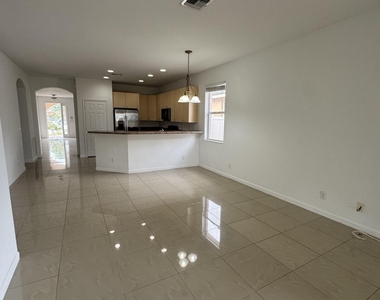 1804 Sw Jamesport Drive - Photo Thumbnail 6
