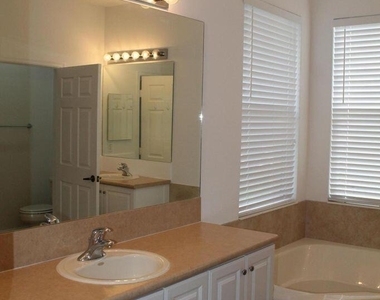 1804 Sw Jamesport Drive - Photo Thumbnail 21