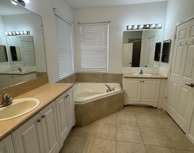 1804 Sw Jamesport Drive - Photo Thumbnail 22