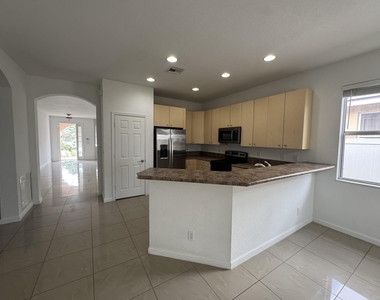 1804 Sw Jamesport Drive - Photo Thumbnail 12