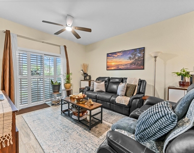 3043 Grandiflora Drive - Photo Thumbnail 6