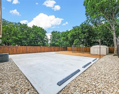 2717 Townsend Drive - Photo Thumbnail 5