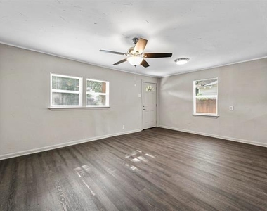 2717 Townsend Drive - Photo Thumbnail 11