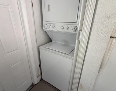 116 Nw 28th Avenue - Photo Thumbnail 1