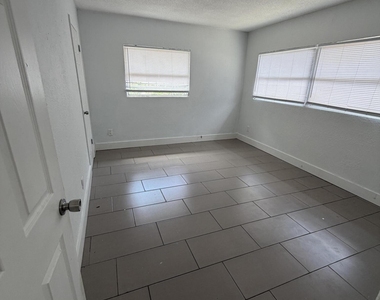116 Nw 28th Avenue - Photo Thumbnail 2