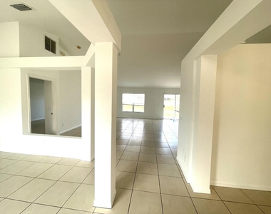 1061 Sw Coleman Avenue - Photo Thumbnail 8