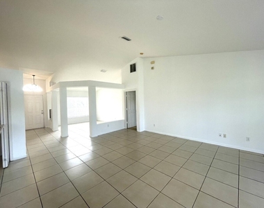 1061 Sw Coleman Avenue - Photo Thumbnail 10