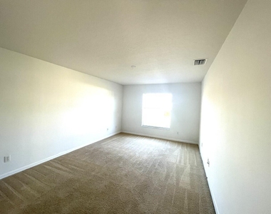 1061 Sw Coleman Avenue - Photo Thumbnail 2