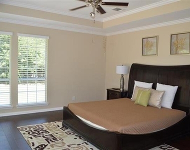 109 Belmont Place Circle - Photo Thumbnail 2