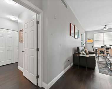 804 E Windward Way - Photo Thumbnail 6