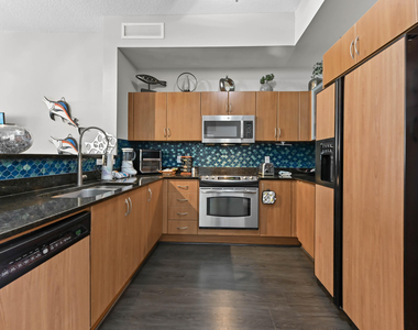 804 E Windward Way - Photo Thumbnail 1