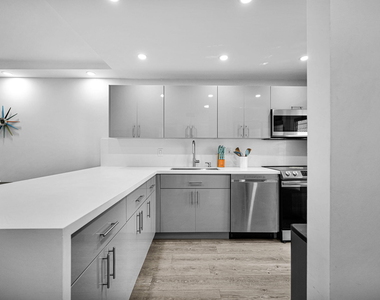 400 Se 10th Street - Photo Thumbnail 2