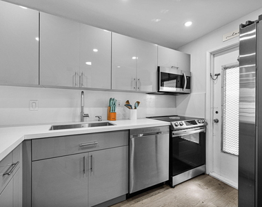 400 Se 10th Street - Photo Thumbnail 3