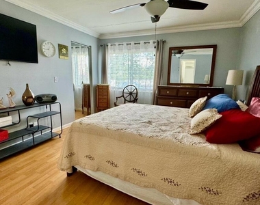 104 Lake Pine Circle - Photo Thumbnail 7