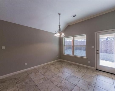721 Smyth Street - Photo Thumbnail 4