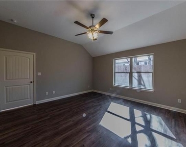 721 Smyth Street - Photo Thumbnail 11