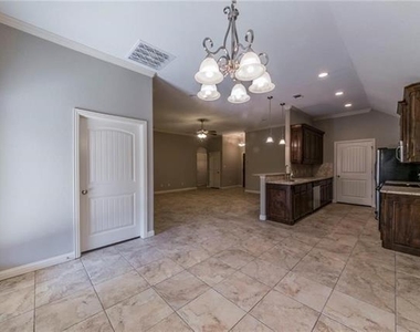 721 Smyth Street - Photo Thumbnail 3